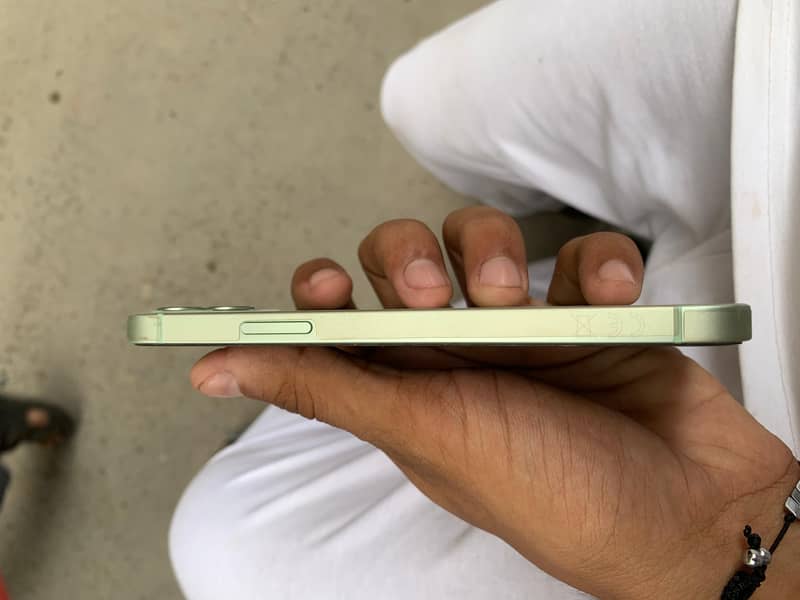 Apple iPhone 12 6