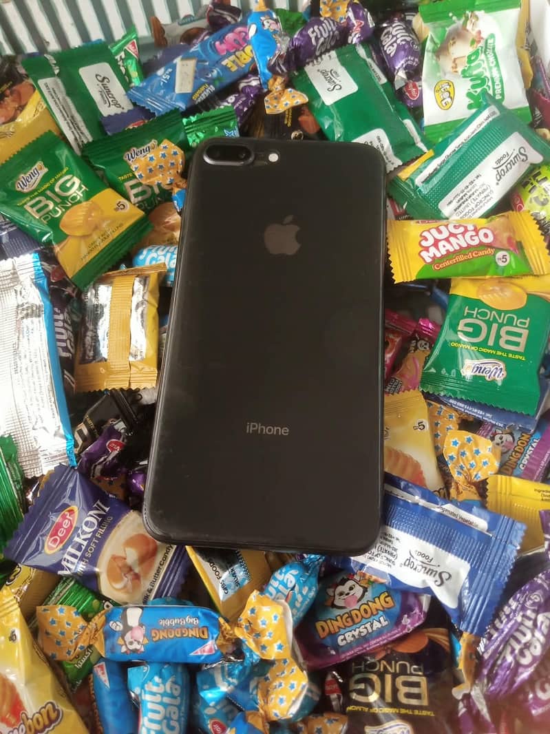 Apple iPhone 8 Plus 0