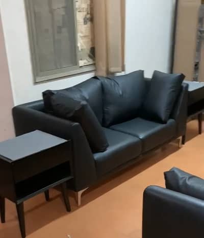 Leather sofa in excellent condition