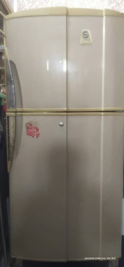 PEL Fridge Used Hai Medium Size Ha All Okay Hai Double Dor Hai