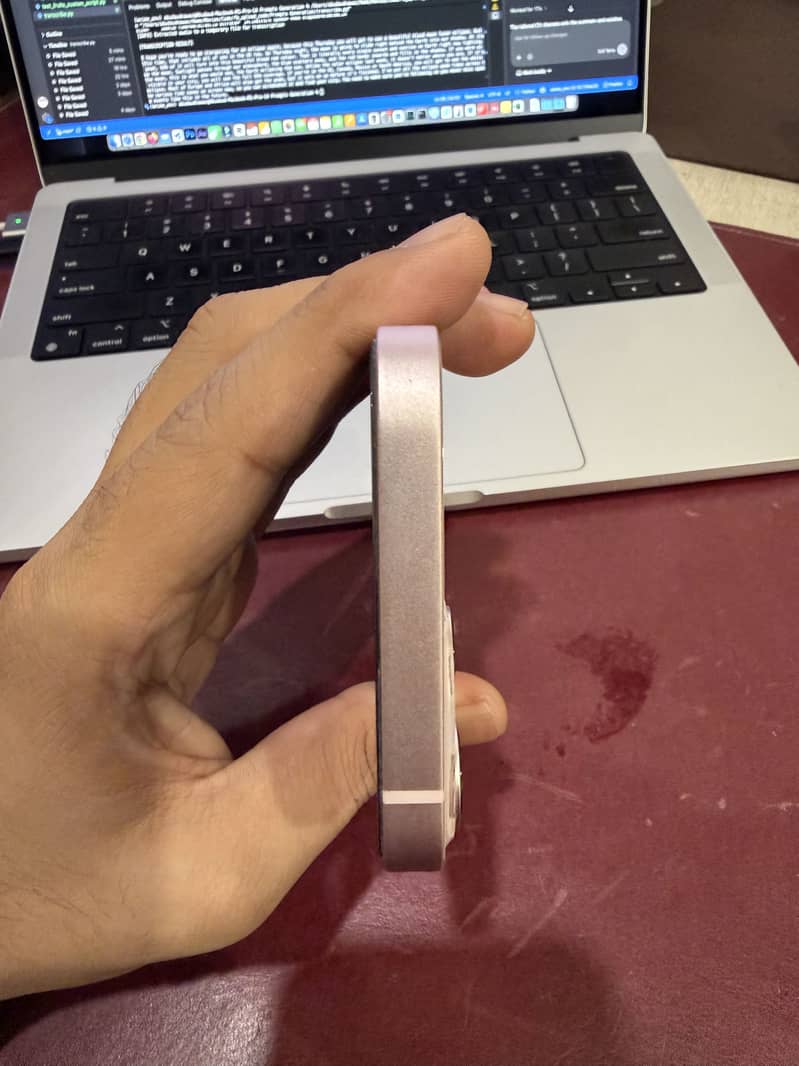 Apple iPhone 13 2