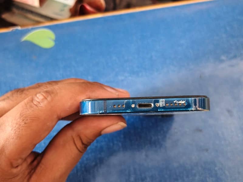 Apple iPhone 12 3