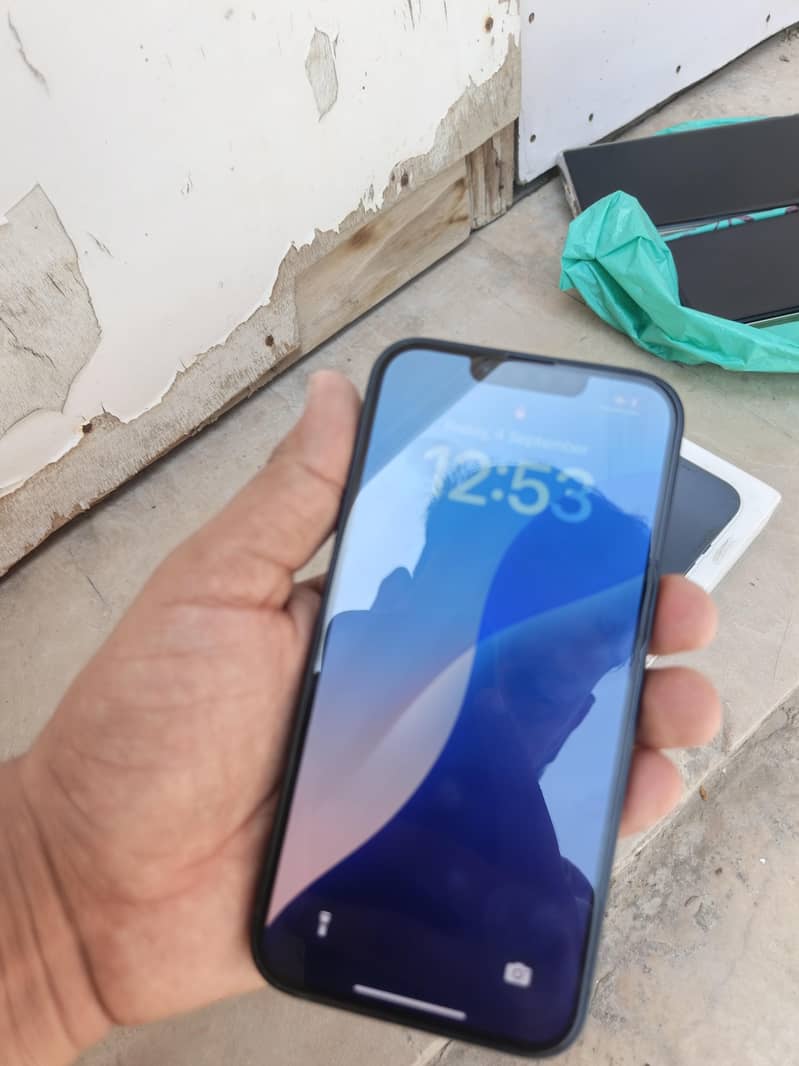 Apple iPhone 13 2