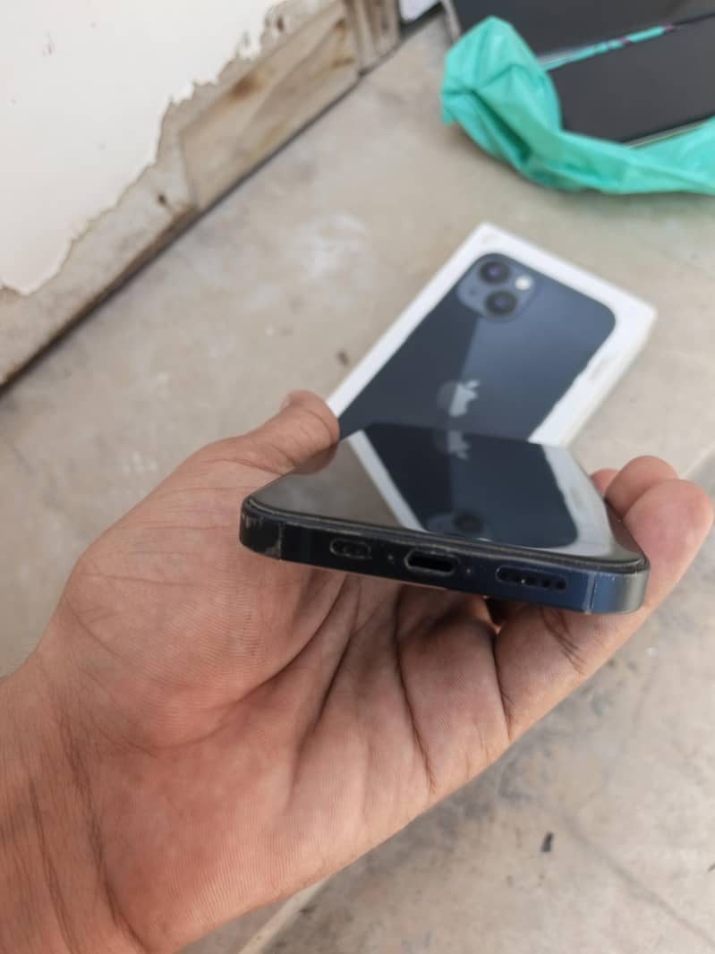 Apple iPhone 13 4