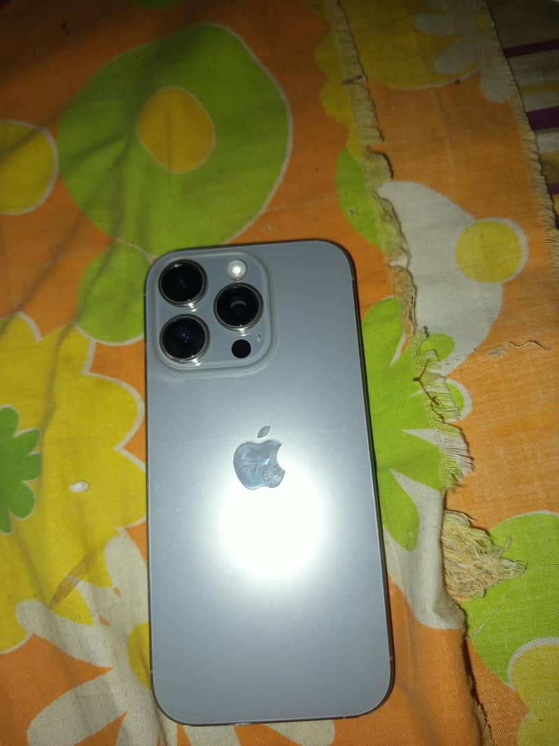 Apple iPhone 16 Pro 1