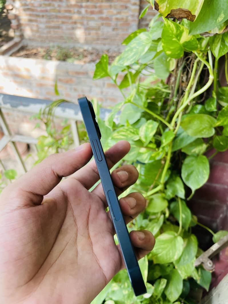 Apple iPhone 13 2