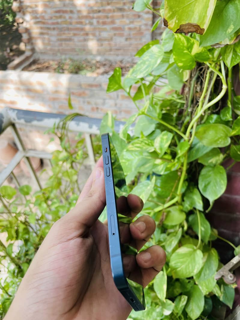 Apple iPhone 13 4