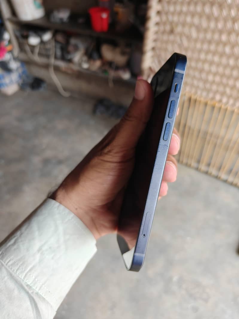 Apple iPhone 12 2