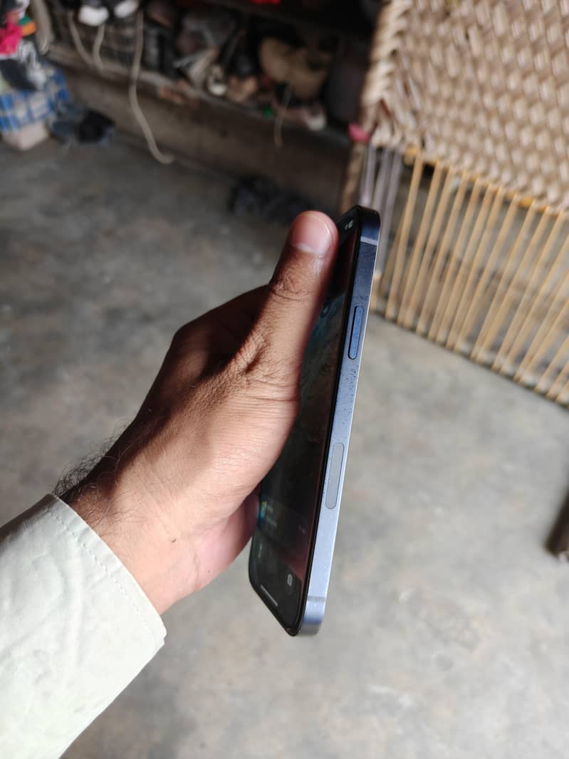 Apple iPhone 12 3