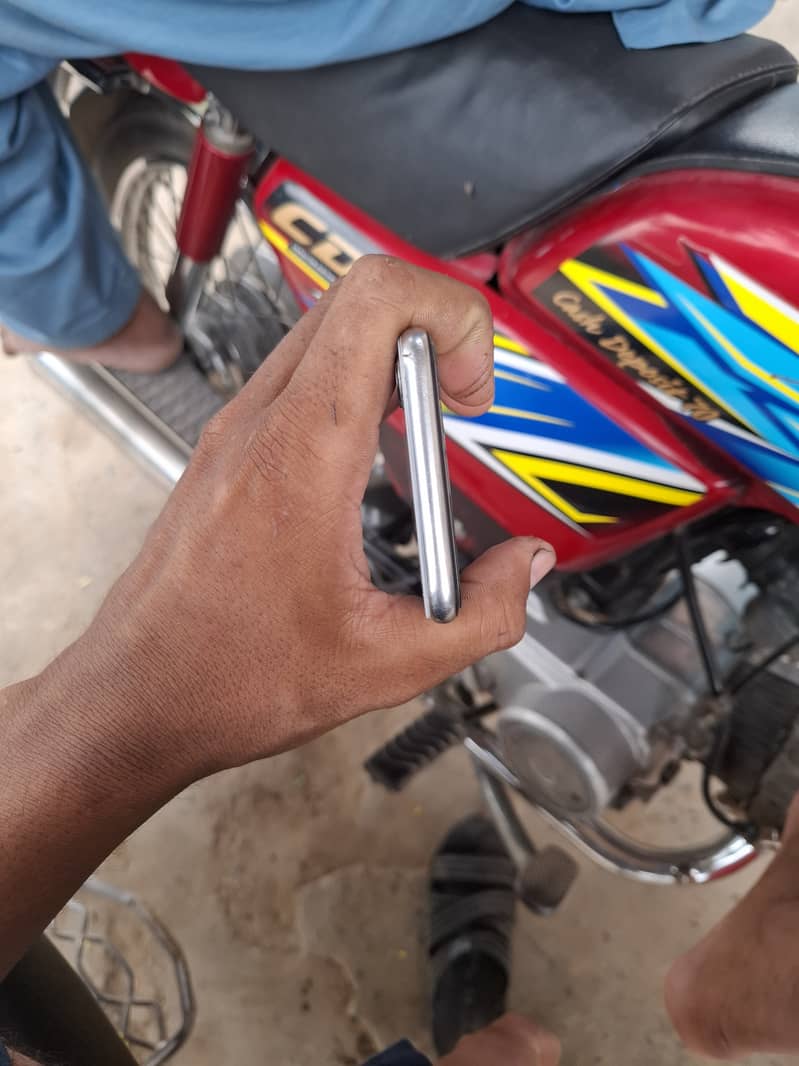 Apple iPhone X 3