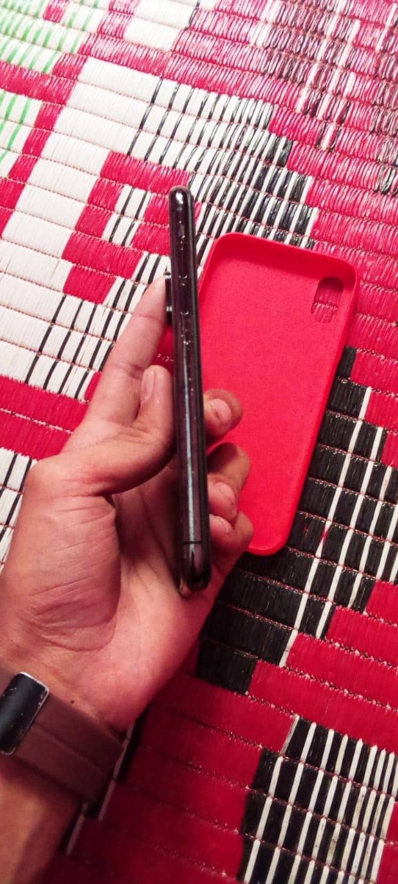 Apple iPhone X 4