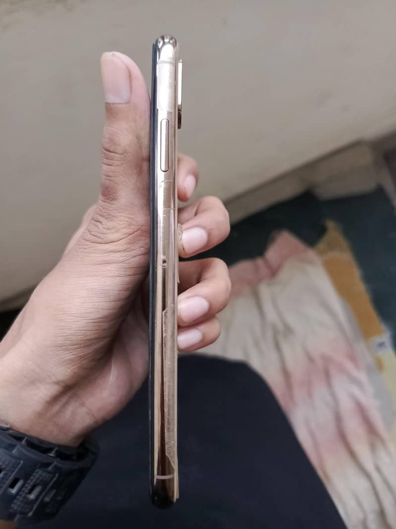 Apple iPhone XS Max 3