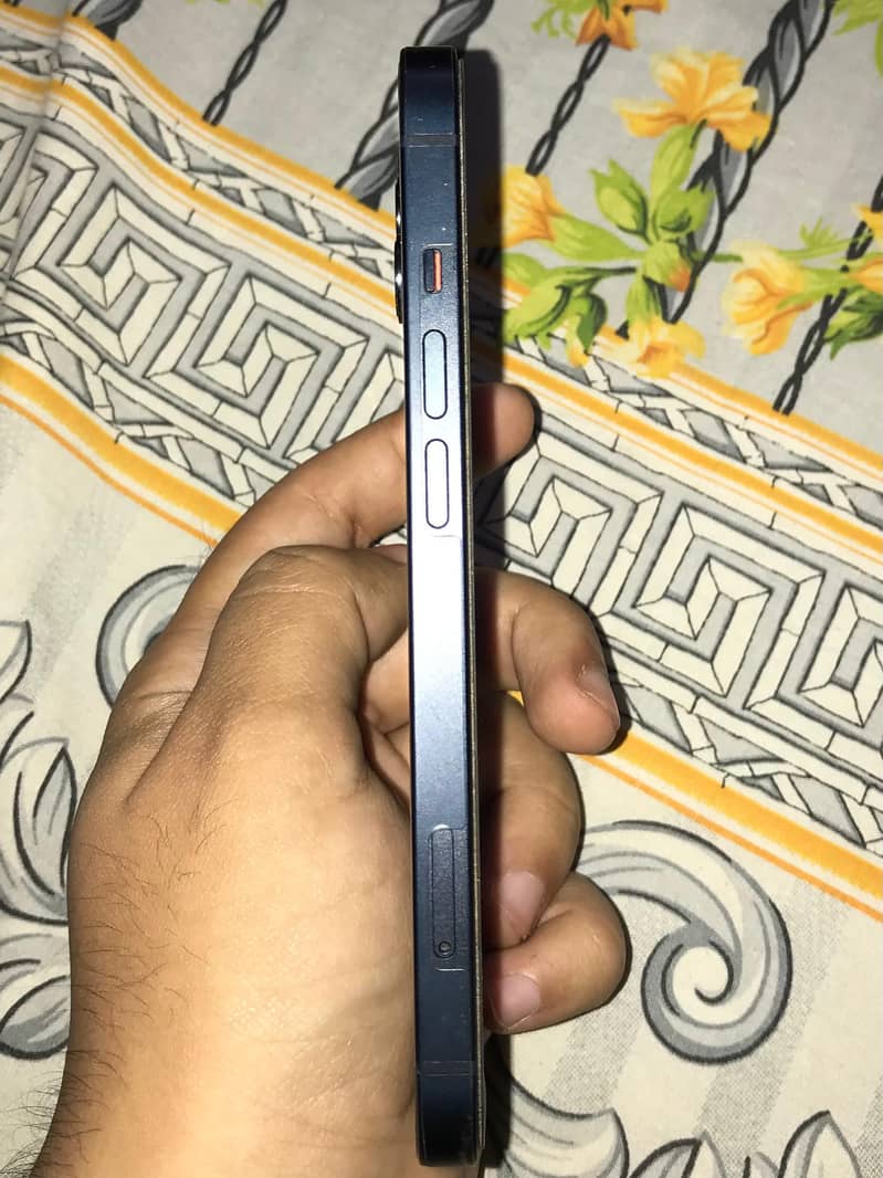 IPhone 13 3
