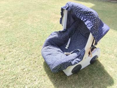 Carry cot 3-in-1 with stand. NO DELIVERY.