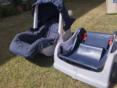 Carry cot 3-in-1 with stand. NO DELIVERY.