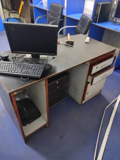 office available for Night shift 25p sitting capacity 03368087342