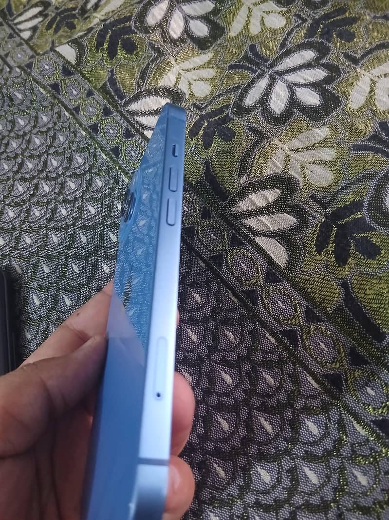 Apple iPhone 13 2