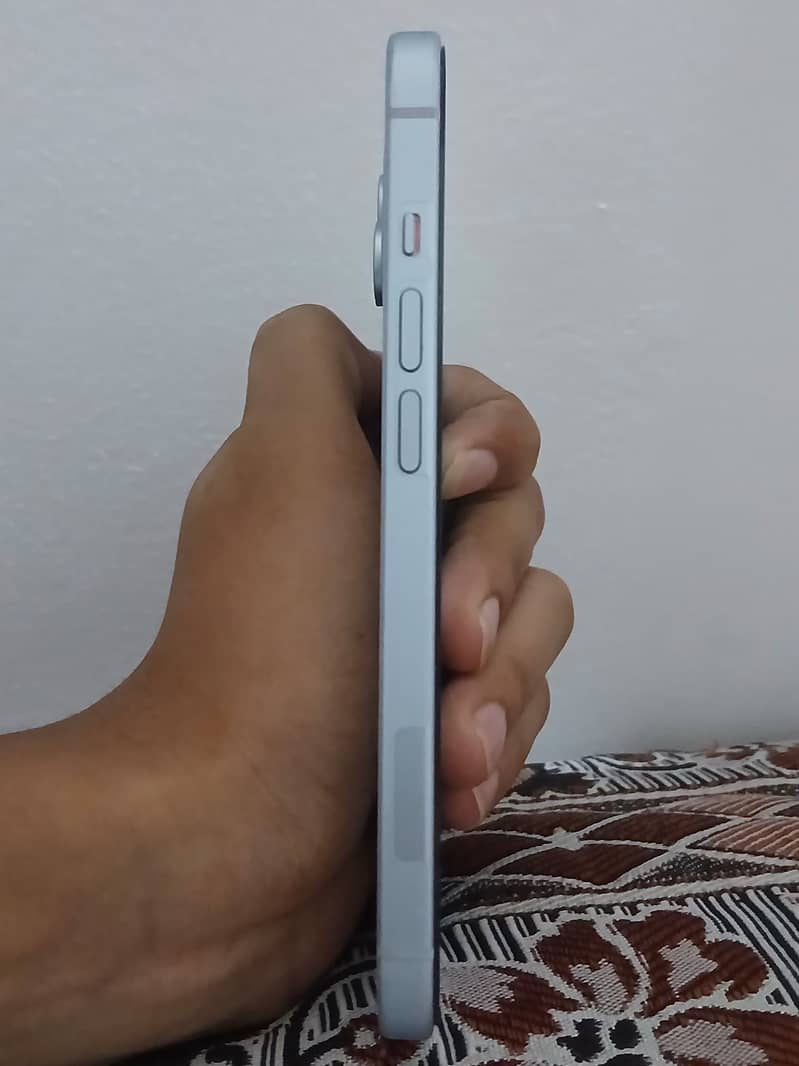 Apple iPhone 15 4