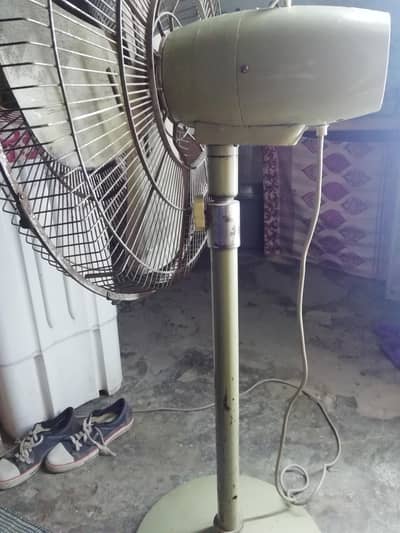 Pak fan medium size good condition