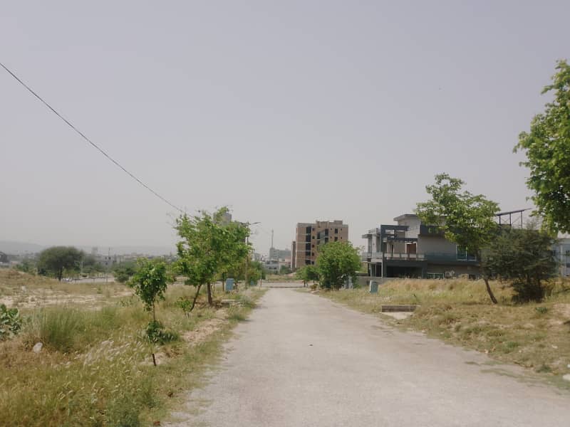 Solid land 10 marla plot for sale 0