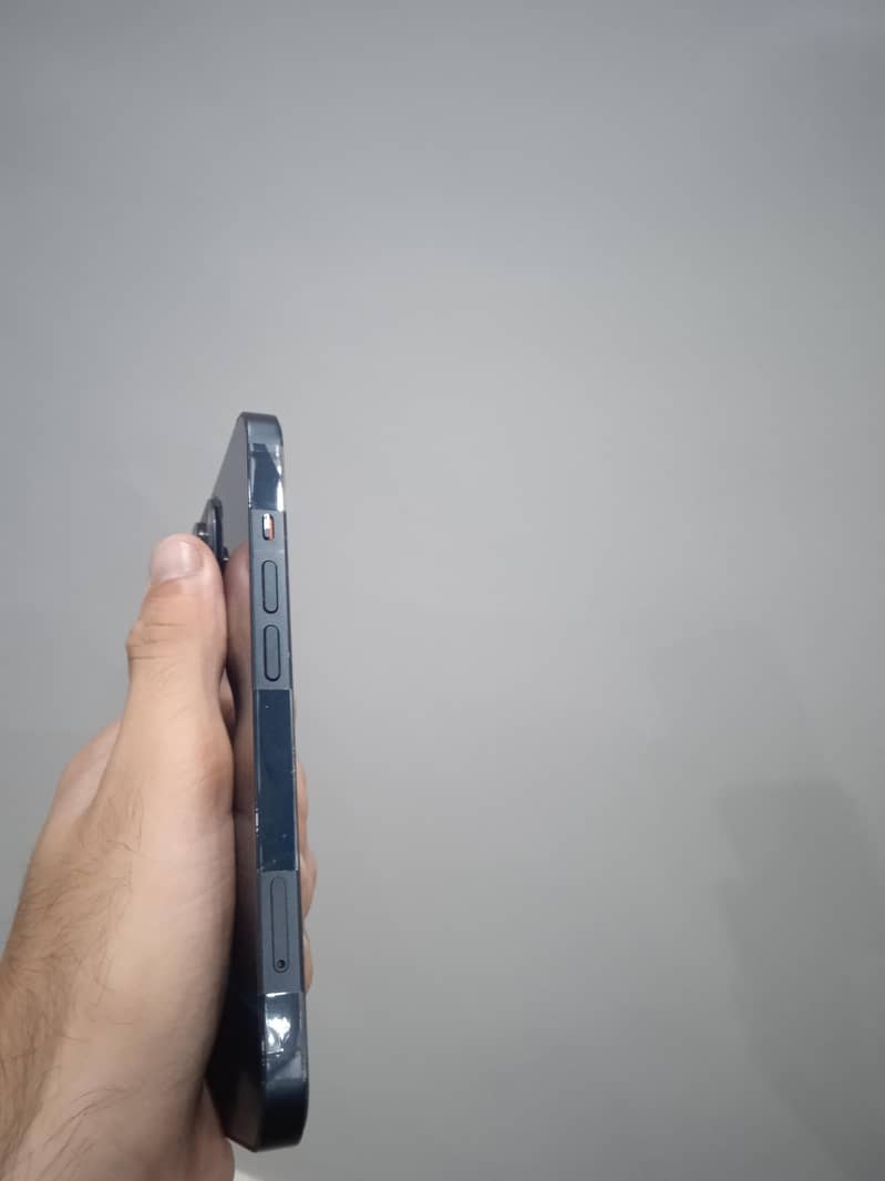 Apple iPhone 13 1
