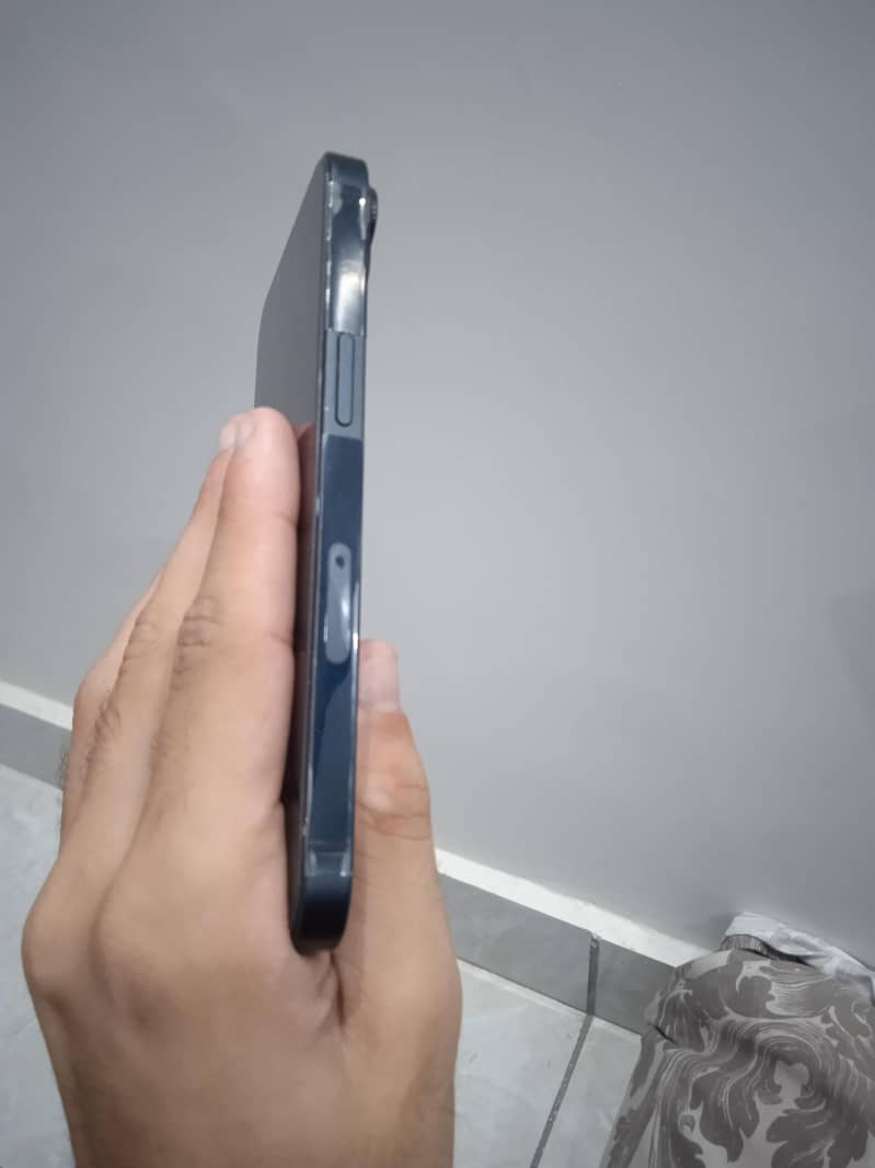Apple iPhone 13 2