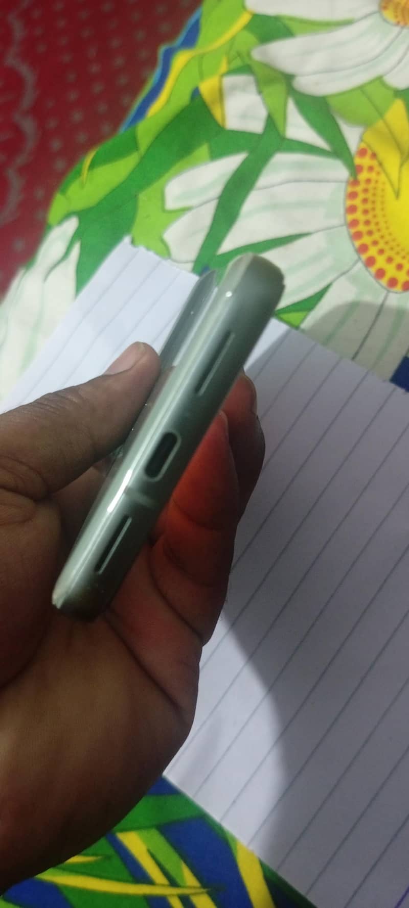 Google Pixel 8 5