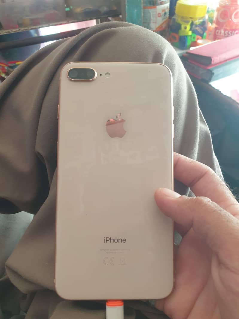 Apple iPhone 8 Plus 1