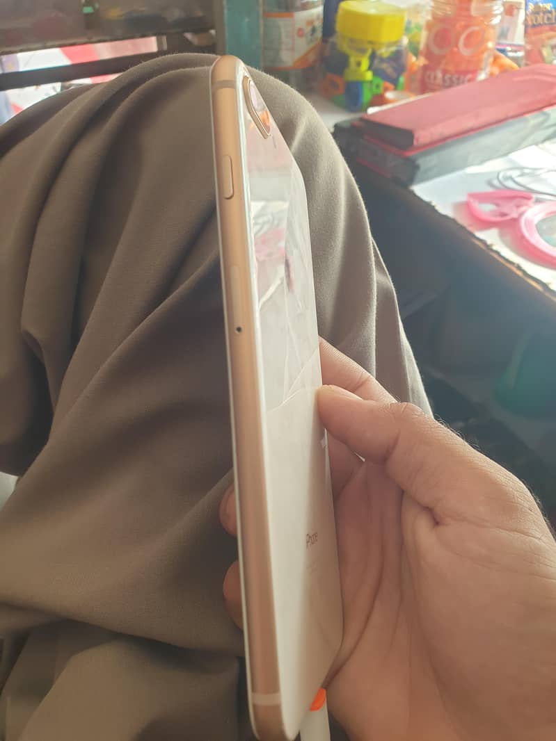 Apple iPhone 8 Plus 2