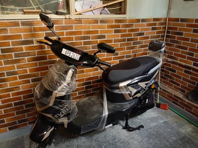 Evee Gen Z  scooty alithym batry k sath