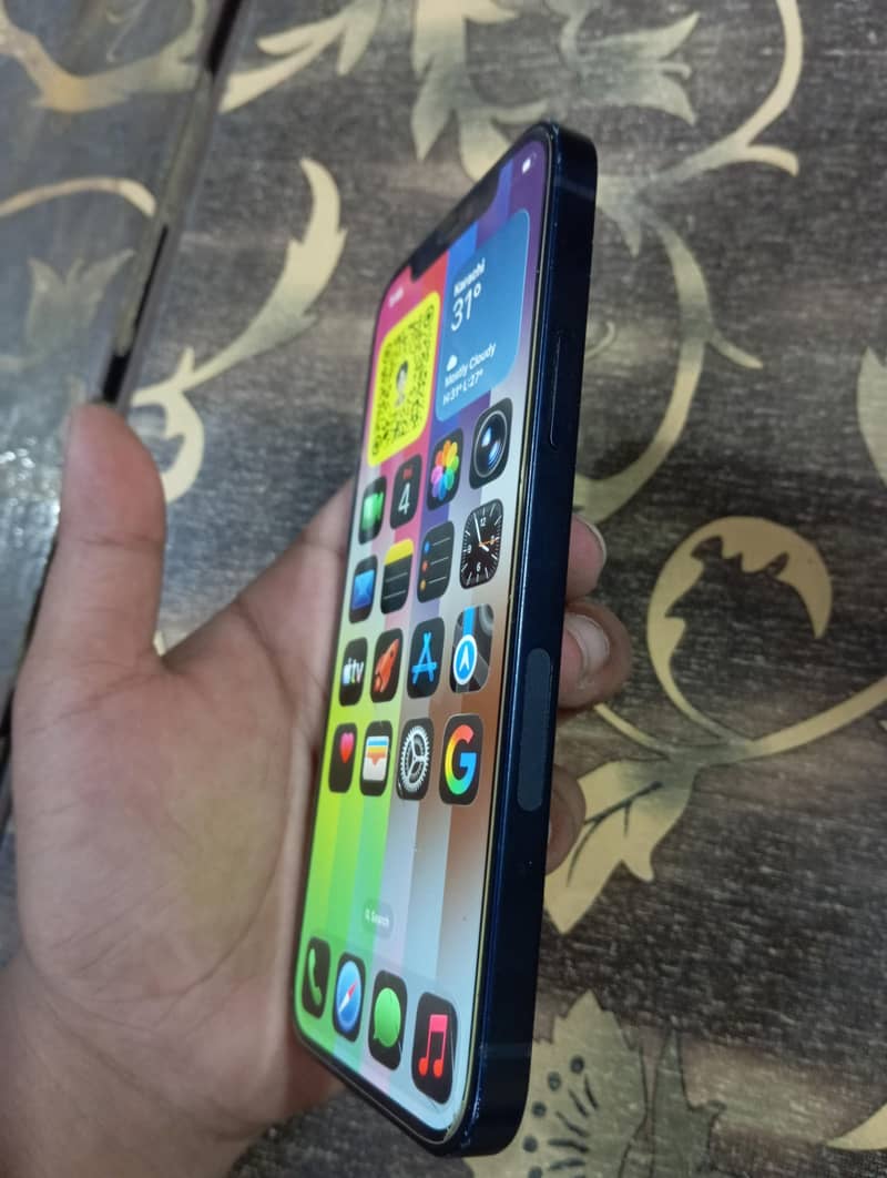 Apple iPhone 12 6