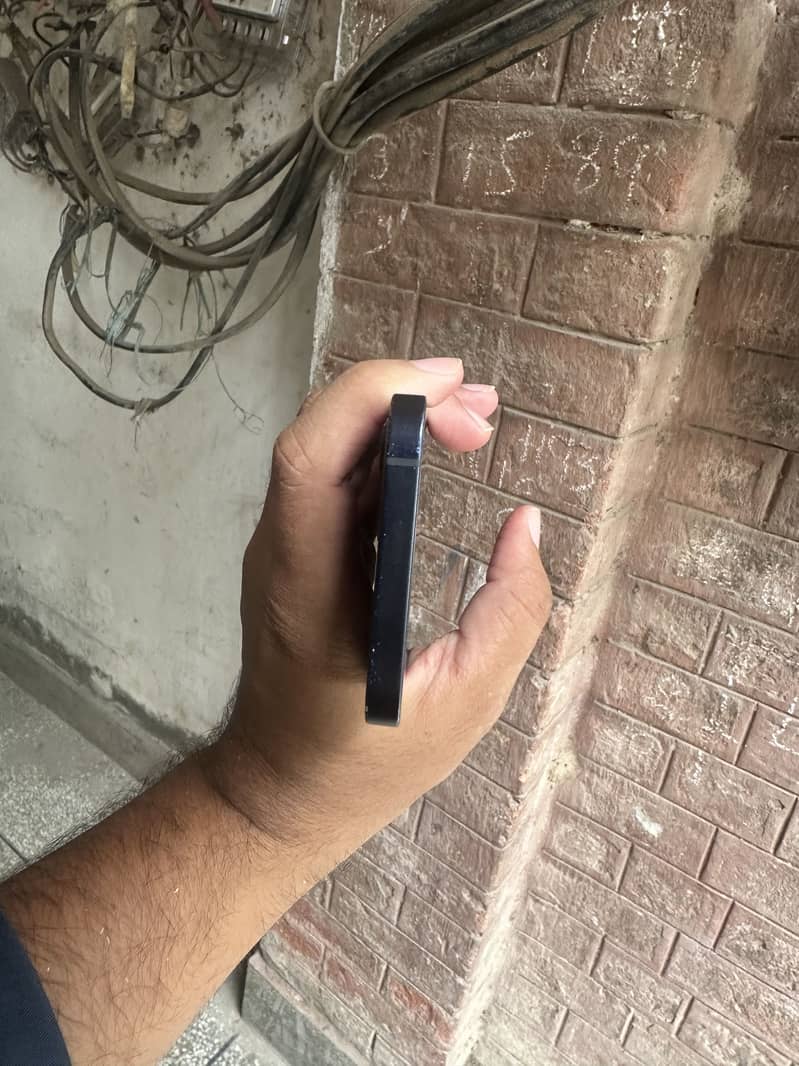 Apple iPhone 12 2