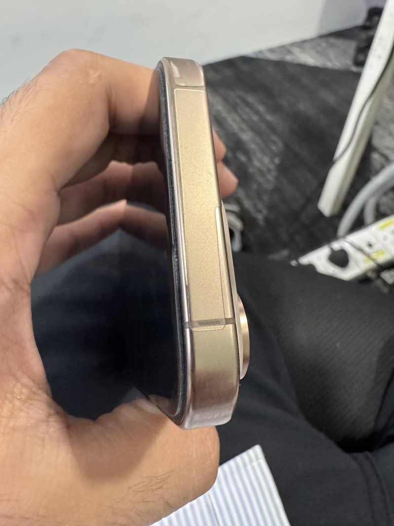 Apple iPhone 16 Pro 1