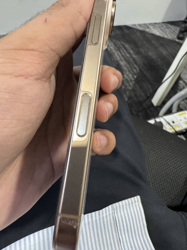 Apple iPhone 16 Pro 6