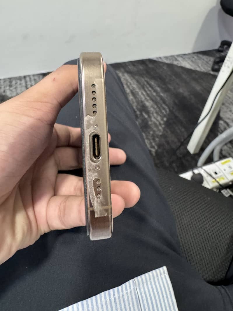 Apple iPhone 16 Pro 7