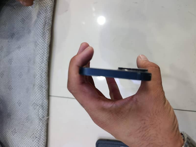 Apple iPhone 13 2