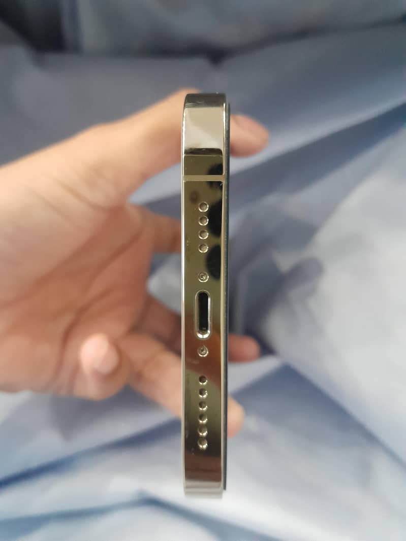 Apple iPhone 12 Pro Max 3