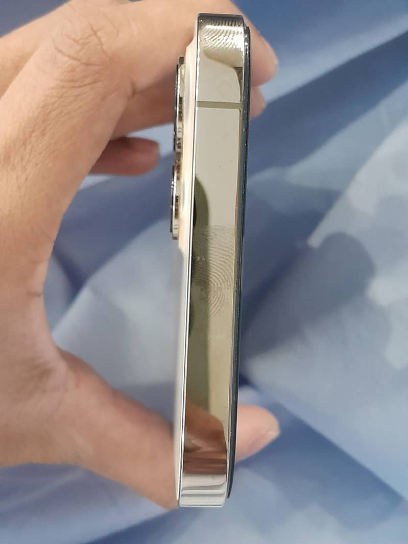 Apple iPhone 12 Pro Max 4