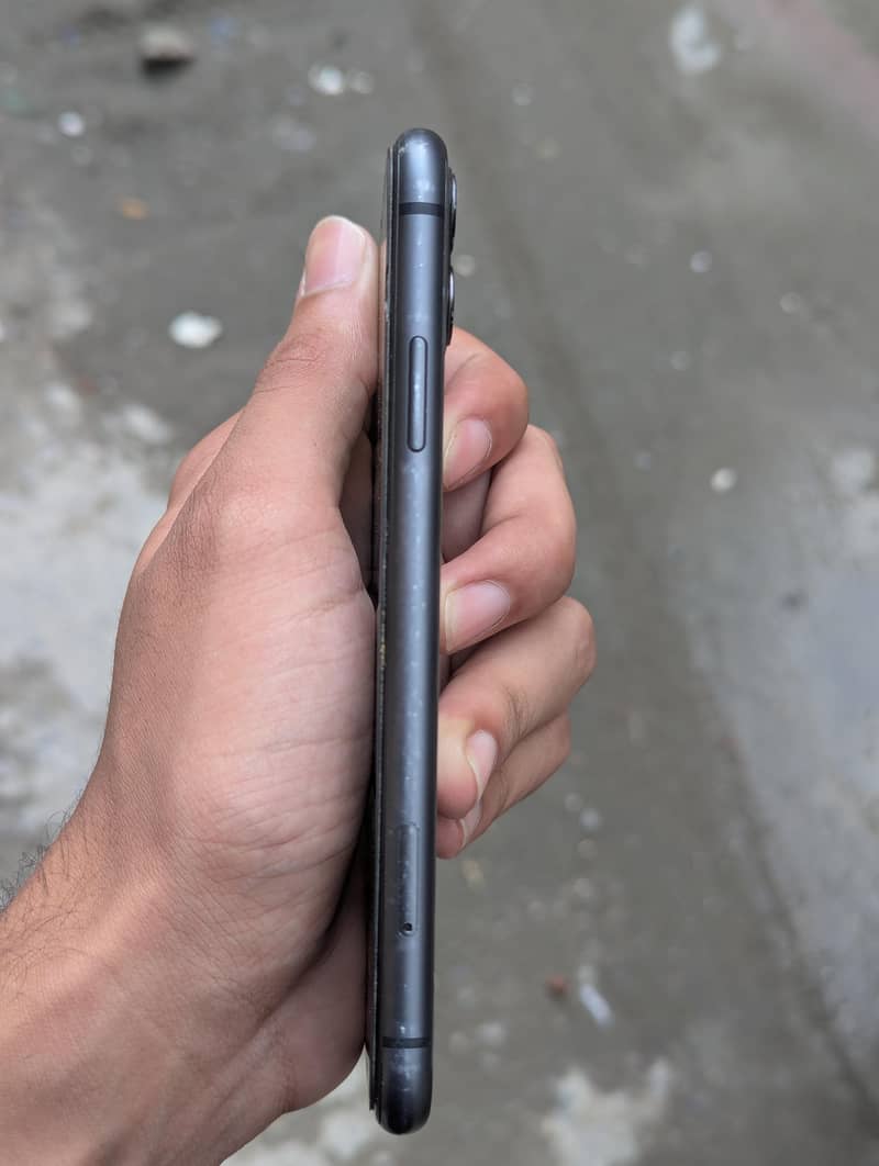 Apple iPhone 11 3
