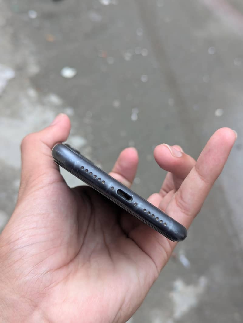 Apple iPhone 11 5