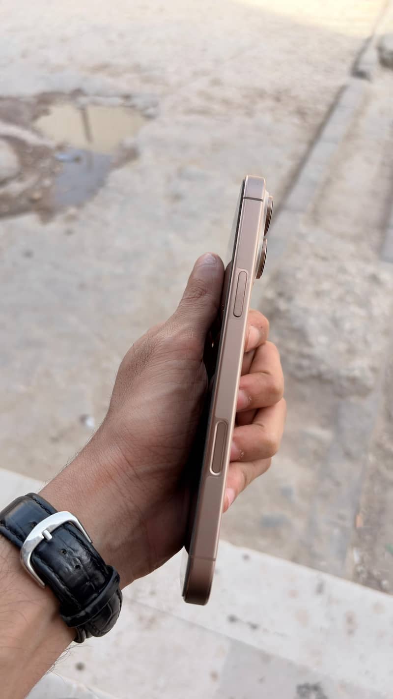 IPHONE 16 PRO MAX 2