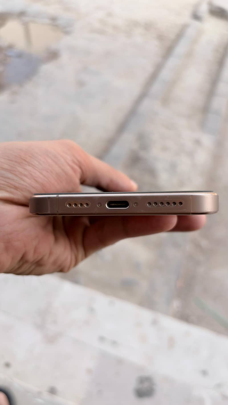 IPHONE 16 PRO MAX 3