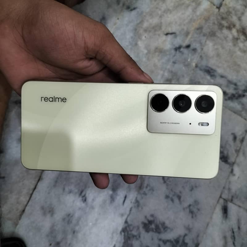 Realme C75 1