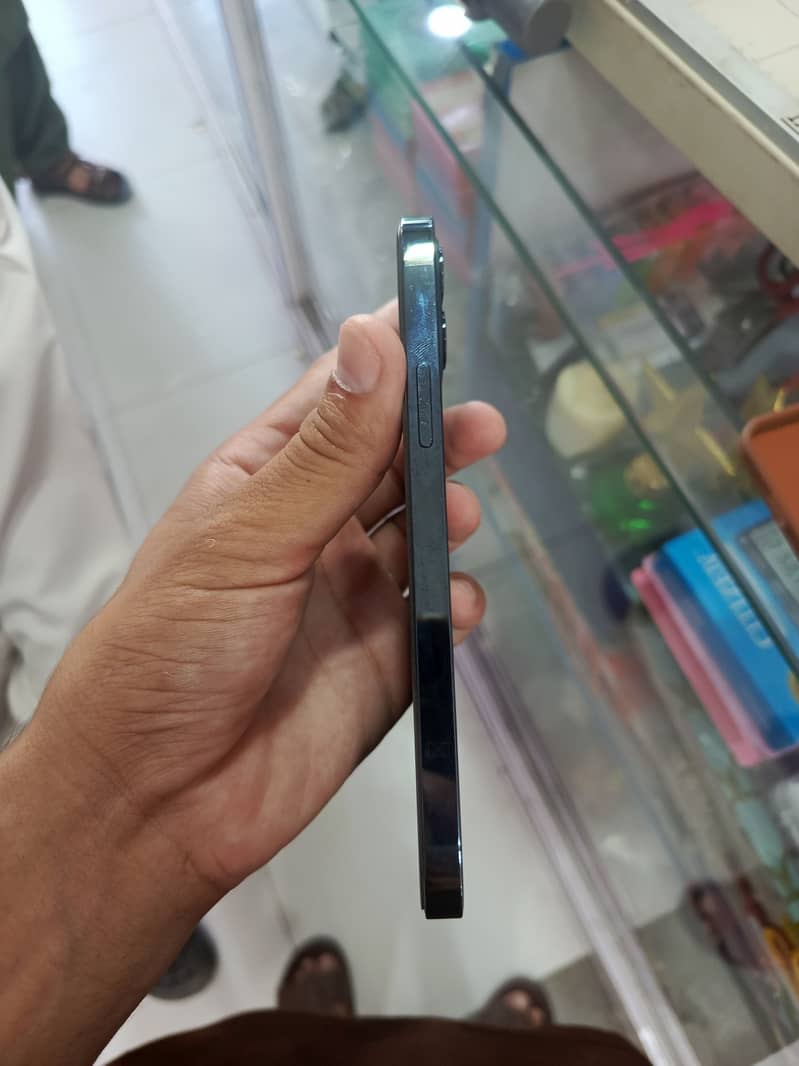 Apple iPhone 12 3