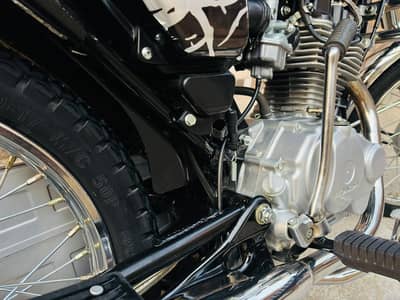 25/26 ha bike one hand ha Orginal red ha is ka sara sman ha ya utainga