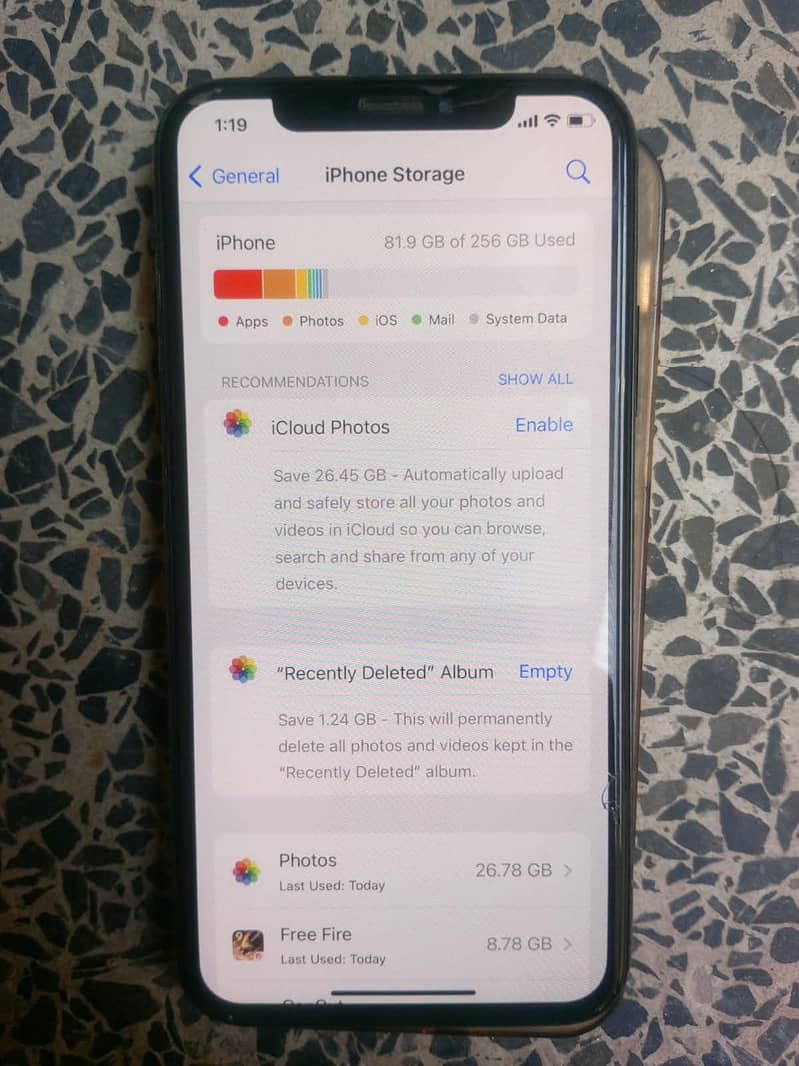 Apple iPhone X 4