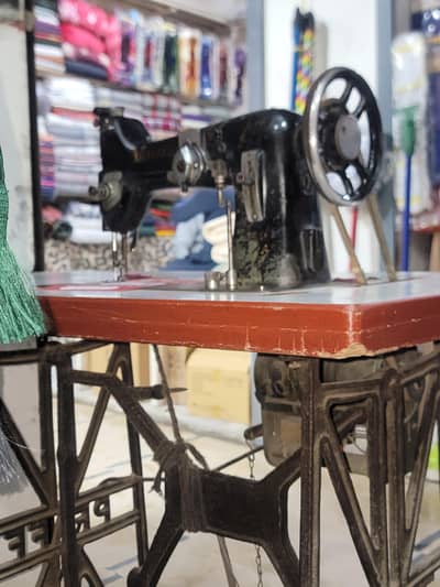peeko and overlock  machine