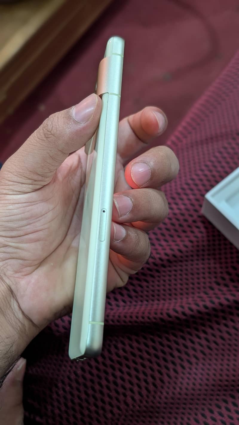 Google Pixel 7 4