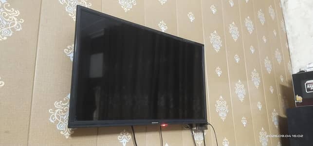 Samsung 32-Inch LED TV | HD Display | HDMI + USB