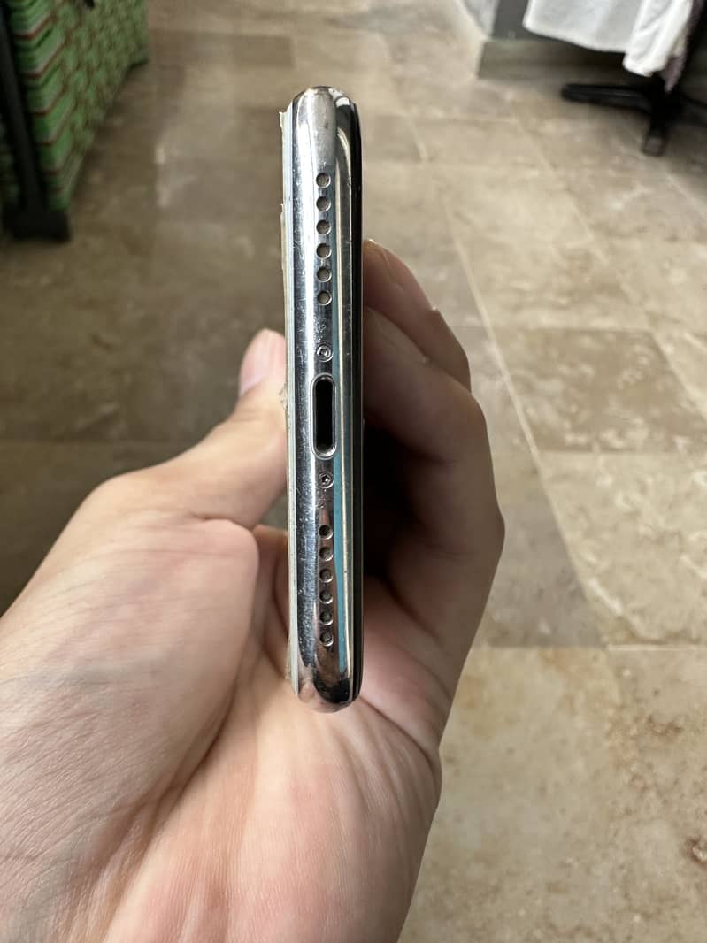 Apple iPhone X 5